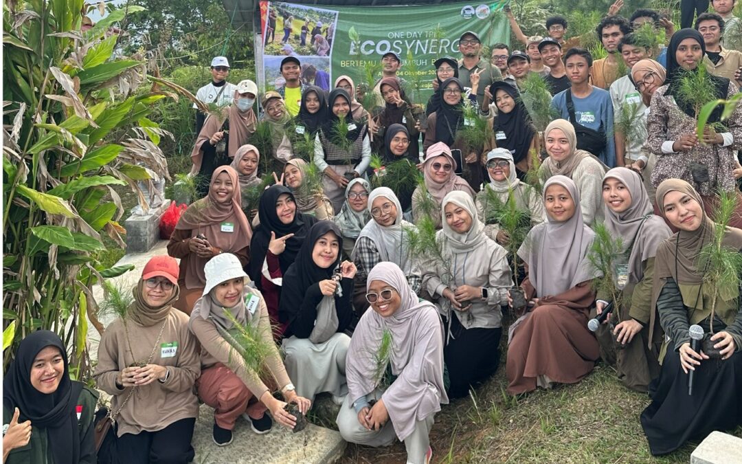 RISKA Tanam 65 Pohon Pinus Lewat One Day Trip Ecosynergy